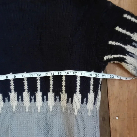 Venus Long Cardigan - Picture 8 of 9